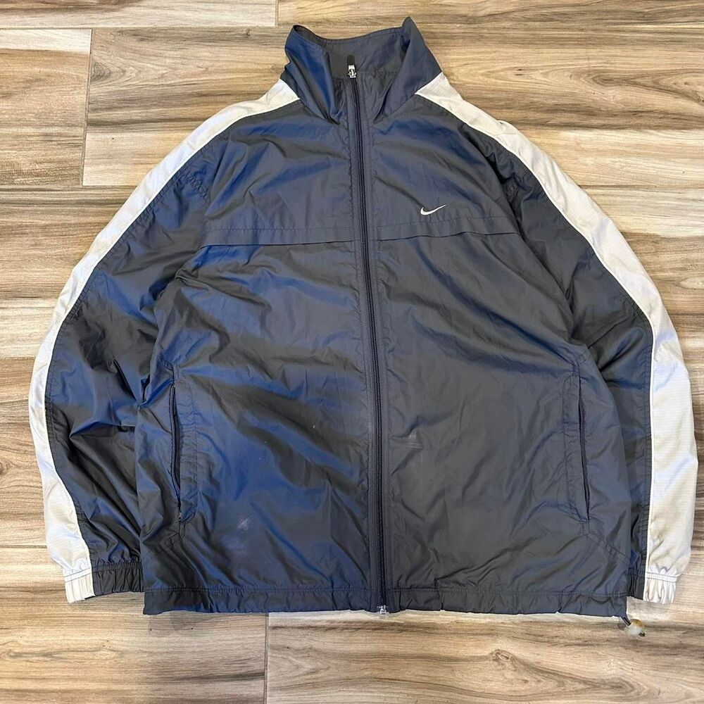 Vintage Y2K Gray and white nike windbreaker trackjacket
